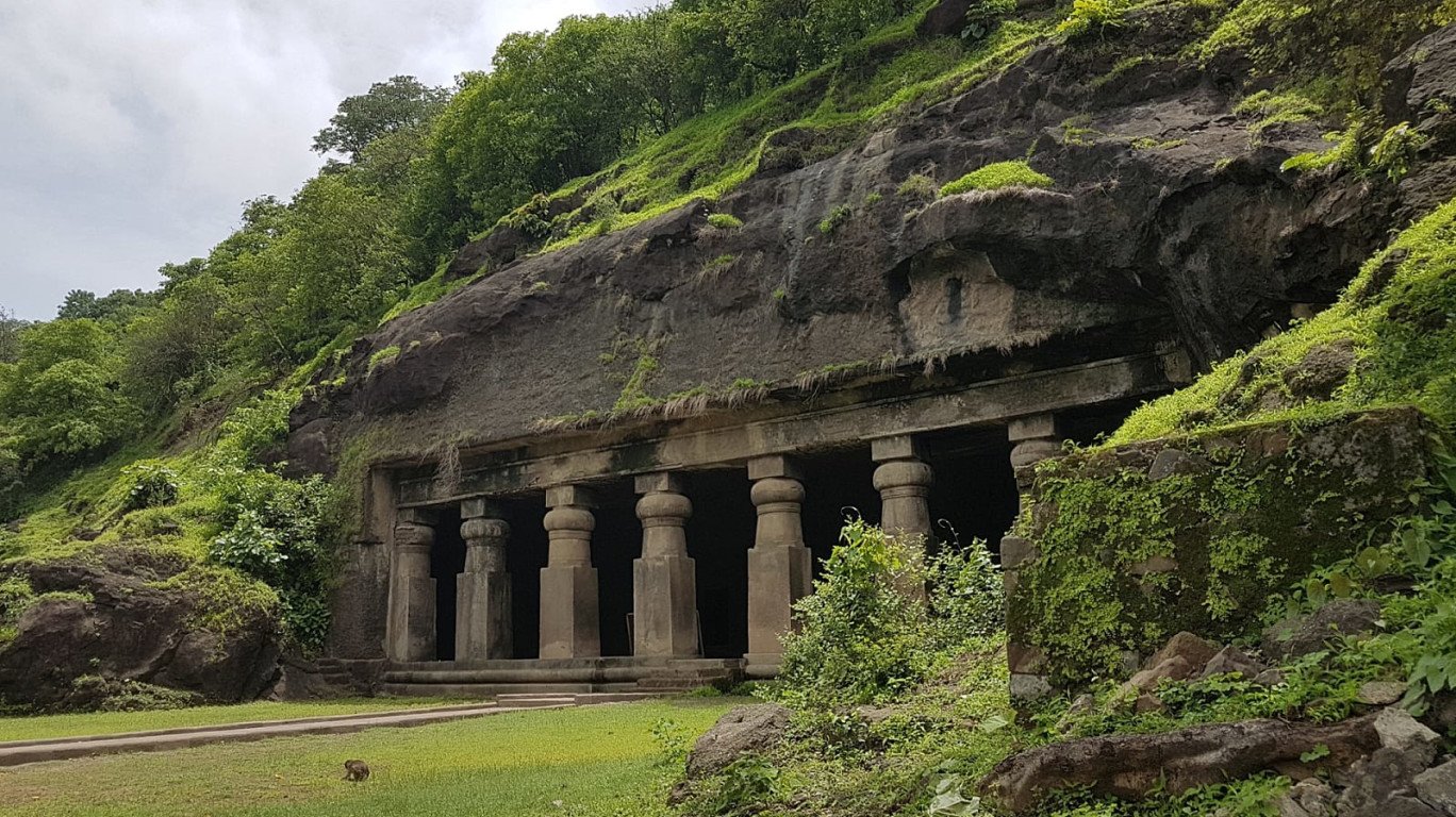 Aegiscabs 1423794550Elephanta caves.jpg